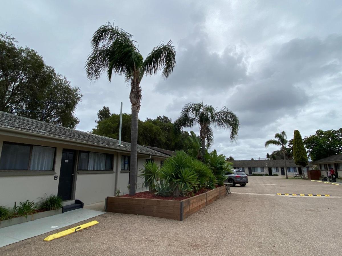 Hanging Rock Family Motel Batemans Bay Exterior foto