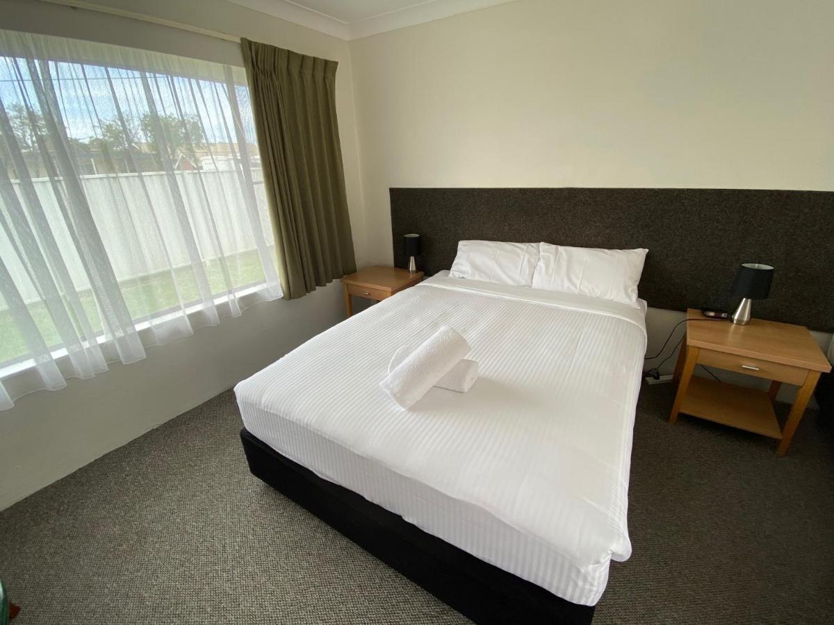 Hanging Rock Family Motel Batemans Bay Exterior foto